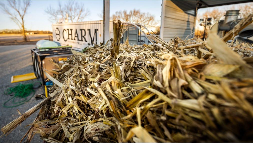 Foto: Charm convierte los residuos del maíz en biopetróleo y luego lo introduce a los pozos regulados y cavernas. Créditos: Charm Industrial